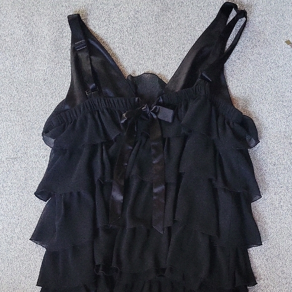 Victoria's Secret Black Tiered Rufled Vnek Tank Top Size M - Picture 7 of 9